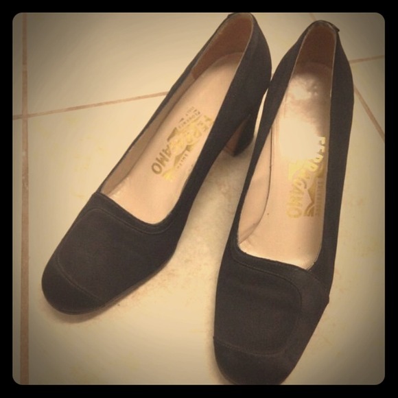 SOLD Salvatore Ferragamo black heels shoes 6B