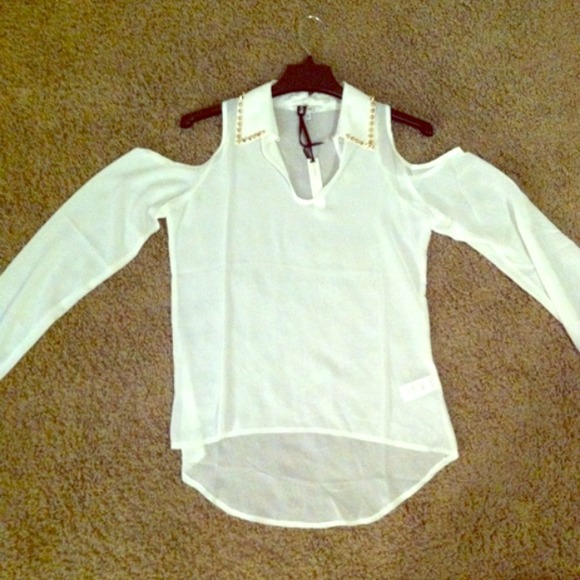 Sheer white buffalo blouse w/ rose gold studs NWT!