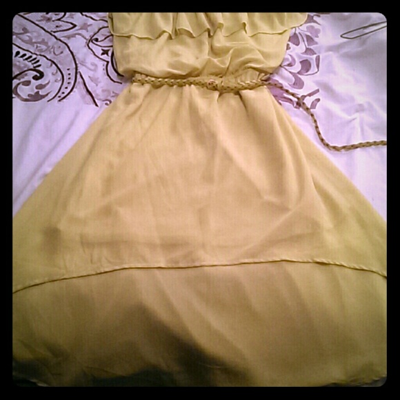 ❇SALE❇Yellow flowy strapless dress with belt