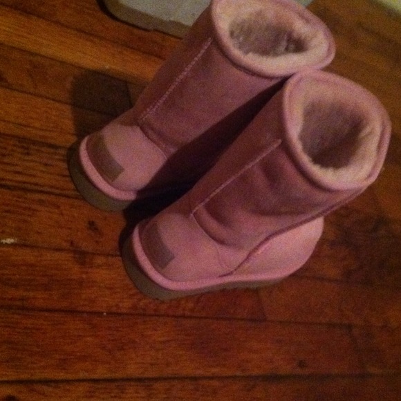 Uggs . - Picture 2 of 2