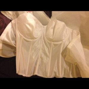 Wedding dress. Comes with accessories. No shoes.