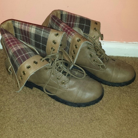 Combat boots!!