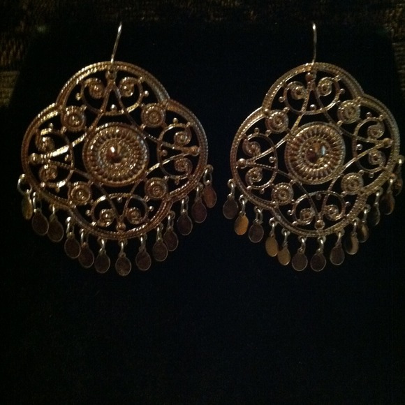 Unique Gold tone earrings with flair!