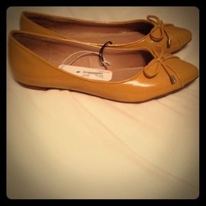 Nwt yellow flats