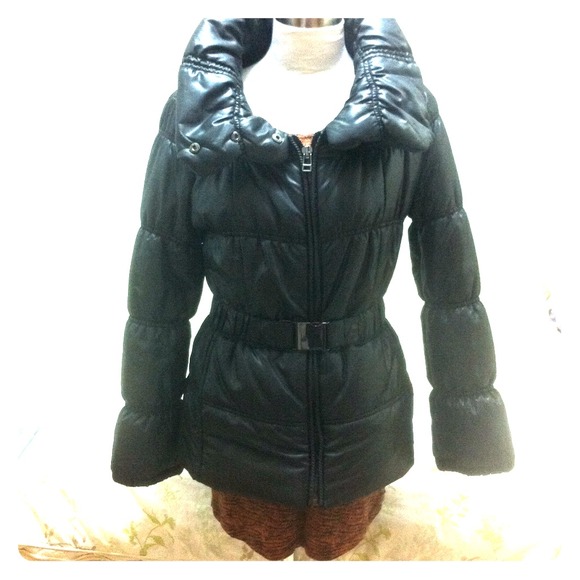 ✨RESERVE for Gabrielle ✨💫ZARA coat in black.