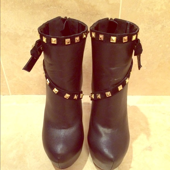 *NEW* Charlotte Russe Platform Heels