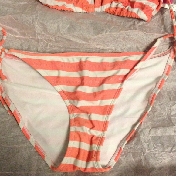 Swimsuit - Picture 3 of 4