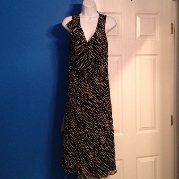 Sleeveless Flare Dress - Picture 1 of 3
