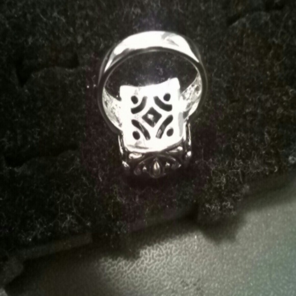 Ring - Picture 3 of 4