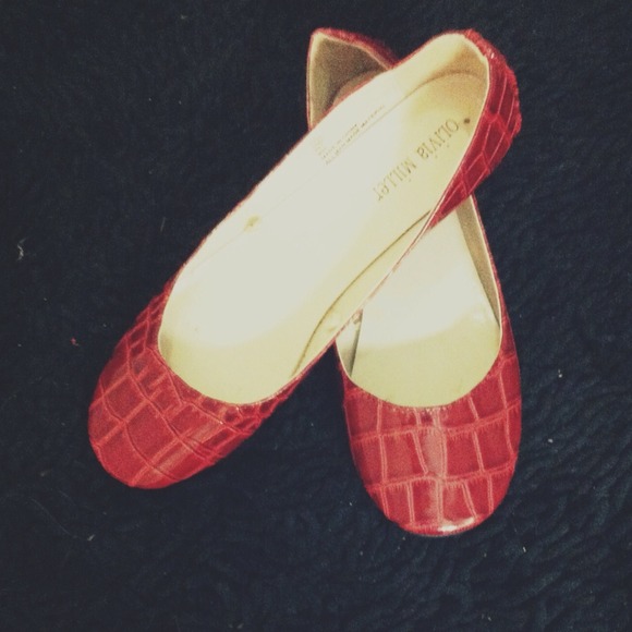 Adorable red flats