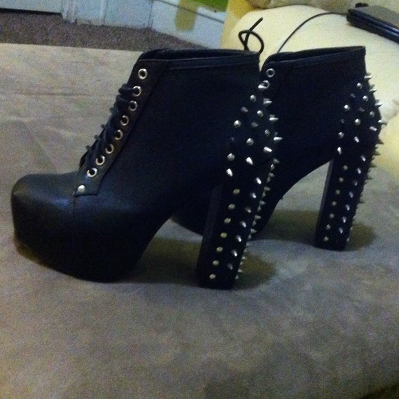 Black :) Rock Style!! Low cut Boots .. Spiked