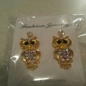 Fashionable stud owl earrings