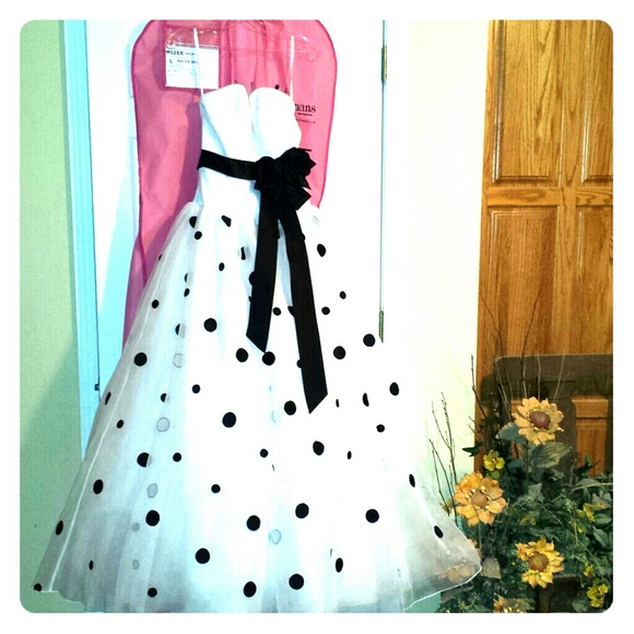 Dresses & Skirts - PROM Dress Dresses & Skirts - PROM Dress