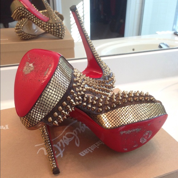 🚫SOLD🚫🎉2X HOST PiCK 🎊CHRiSTiAN LOUBOUTiN SHOES - Picture 3 of 4