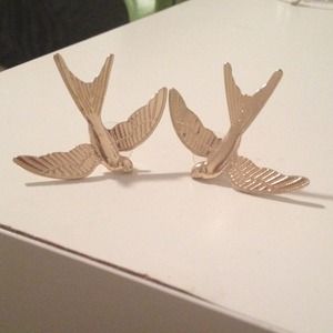 Oversized Sparrow Studs. ✨