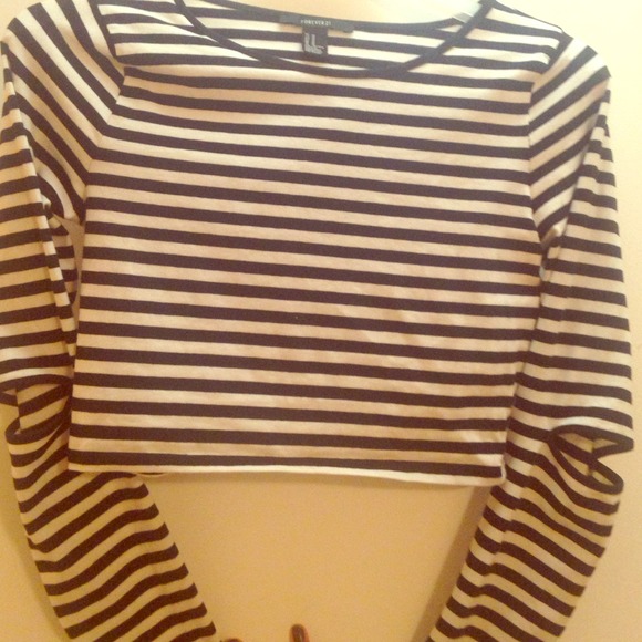 Long sleeve crop top