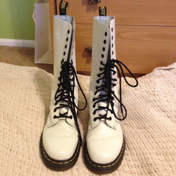 ***ON HOLD***Dr Martens White 14 eyelet boots