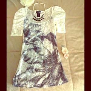 🚫sold🚫 white Lace with Floral Design Top