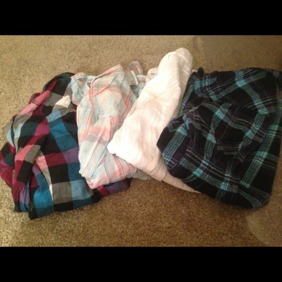 Plaid shirt bundle✨large but fits a medium