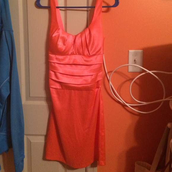 Cute short dress !