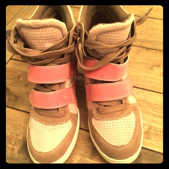 wedge sneaker