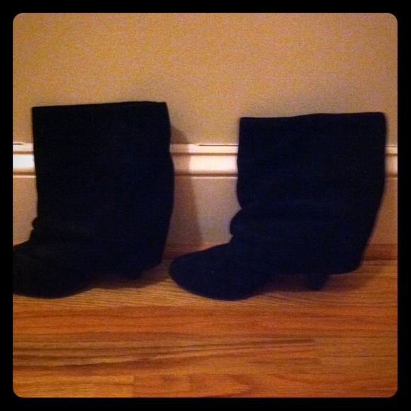 Steve Madden black booties!