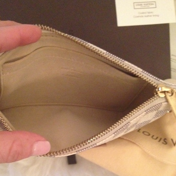 🚫No Longer Available🚫Louis Vuitton Mila Clutch - Picture 3 of 4