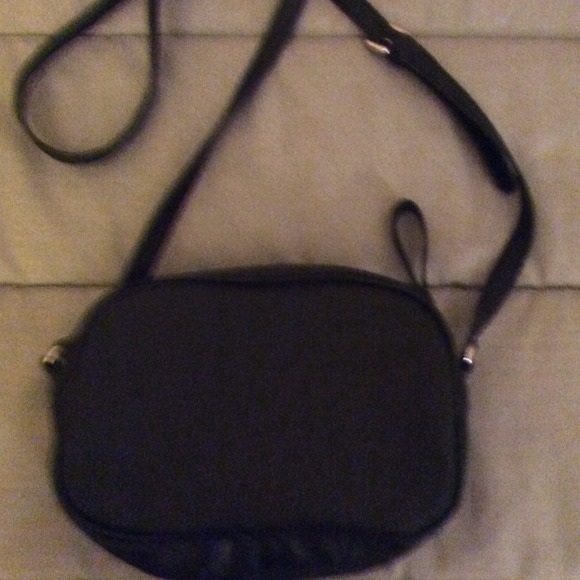 NWOT Guess Purse - Picture 2 of 3