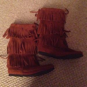 Minnetonka fringe suede boots
