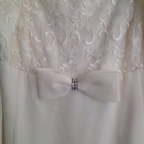 Gorgeous Ivory Dress - Picture 2 of 3
