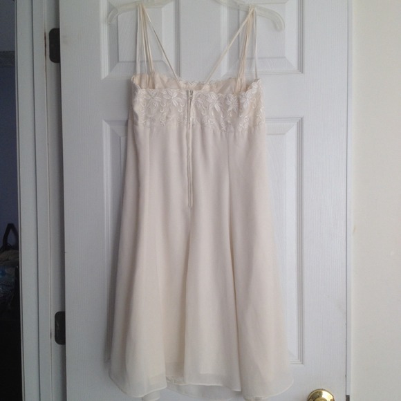 Gorgeous Ivory Dress - Picture 3 of 3