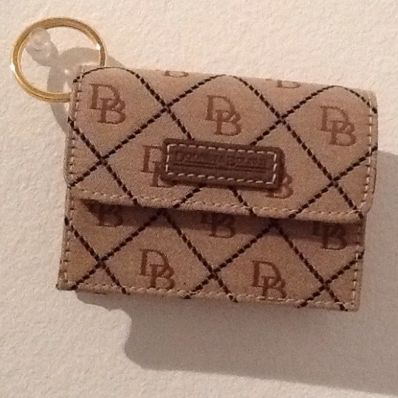 Dooney & Bourke Clutches & Wallets - ❤️NEW❤️Dooney & Bourke clutch wallet