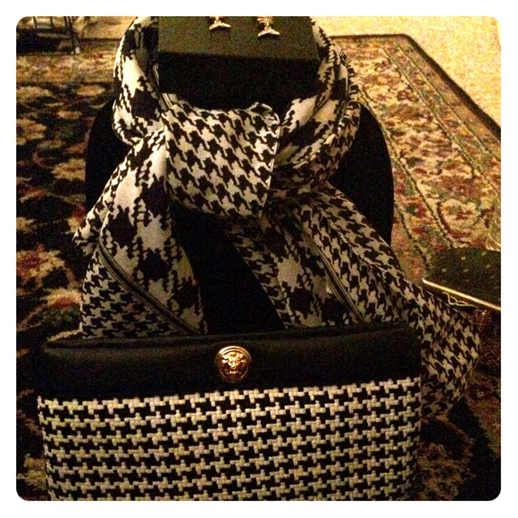 Houndstooth scarf