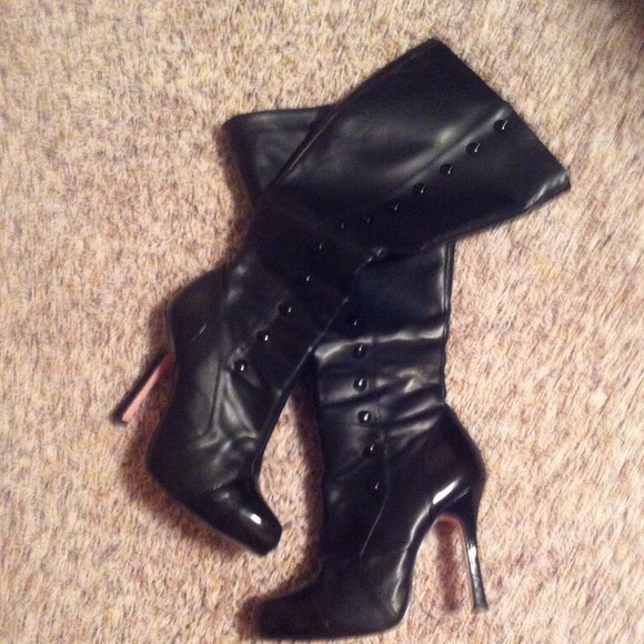 SOLD!!! Great knee high sexy boots