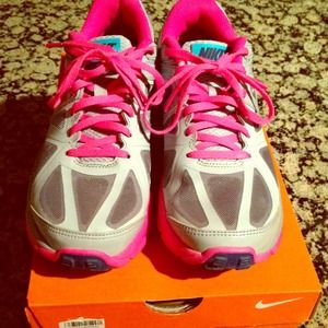 Nike Air Max Lite 4. Fun & flirty hot pink & grey