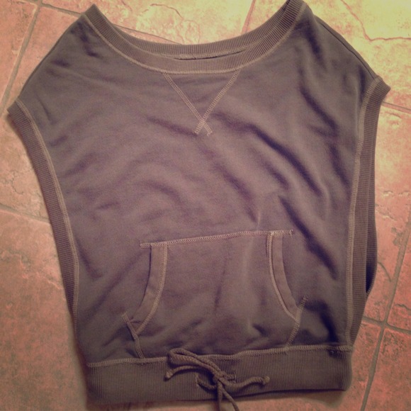 Boyfriend fit crop top