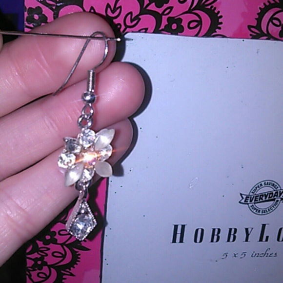 Earring bundle - Picture 3 of 4