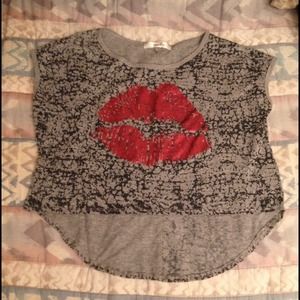 Gray Hi-Lo Top w Lips