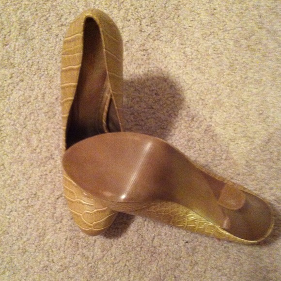 Faux skin heels - Picture 3 of 3