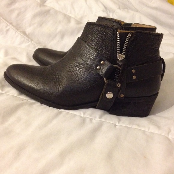 ZARA ankle bootie