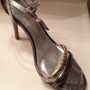 GUESS, timeless and stylish