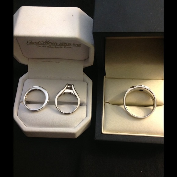 🚫SOLD🚫LOCALLY his and hers wedding ring!! New - Picture 3 of 4