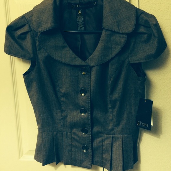 🔴REDUCED🔴Brandnew cap sleeved buttoned up blouse