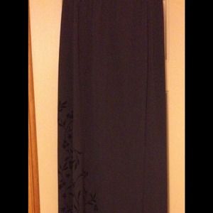Ankle length skirt Gray with a design on one side.