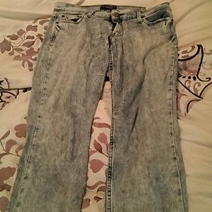 LEVI STONE WASH SKINNYS