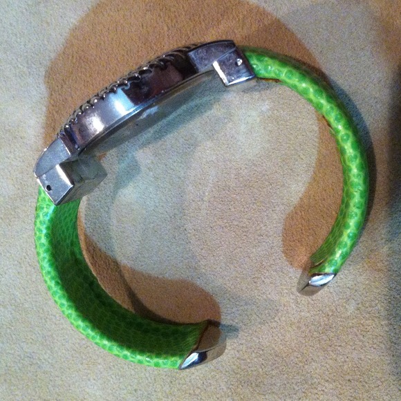 Green Geneva Watch - Picture 2 of 2