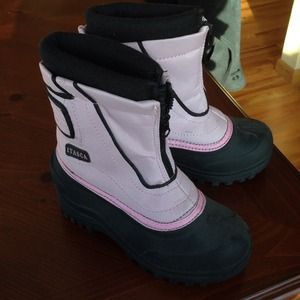 Snow boots
