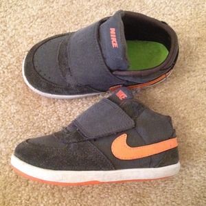 Toddler boys nike shoes 8t