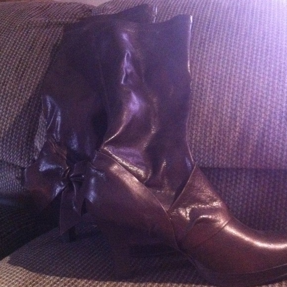 Dark shimmery brown bow tie boots! Never worn! - Picture 4 of 4