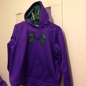 Under armour hoodie YXL